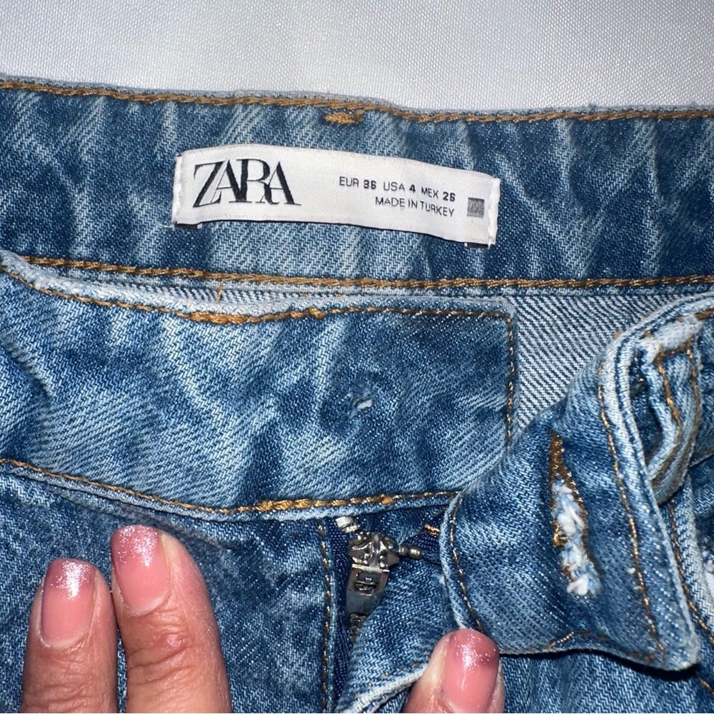 Zara Women's Distressed Blue Jeans
